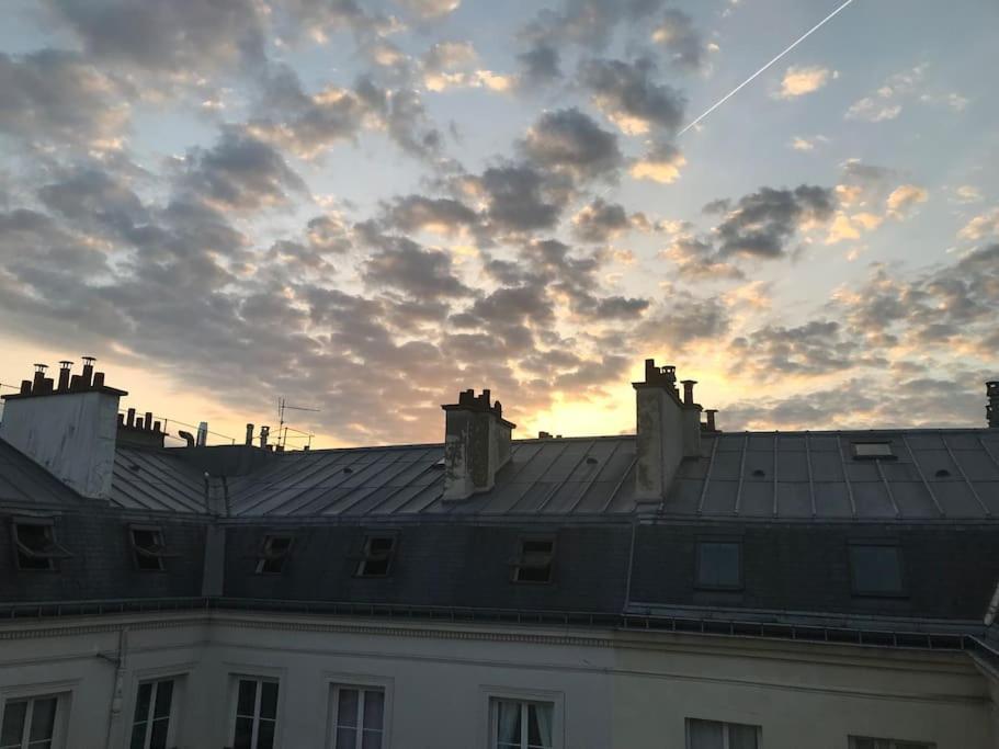 Charming Parisian Apartment Under The Rooftops Buitenkant foto